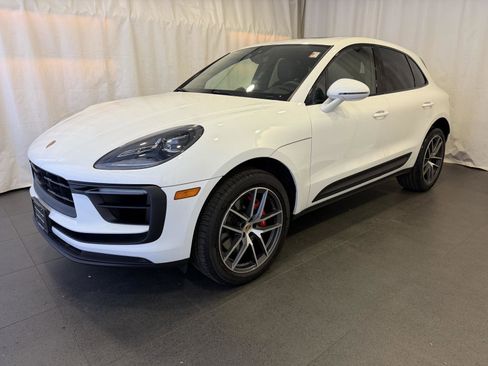 Certified 2023 Porsche Macan S image 1