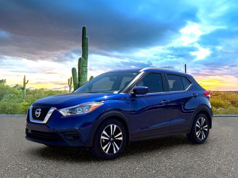 Used 2018 Nissan Kicks SV FWD image 2