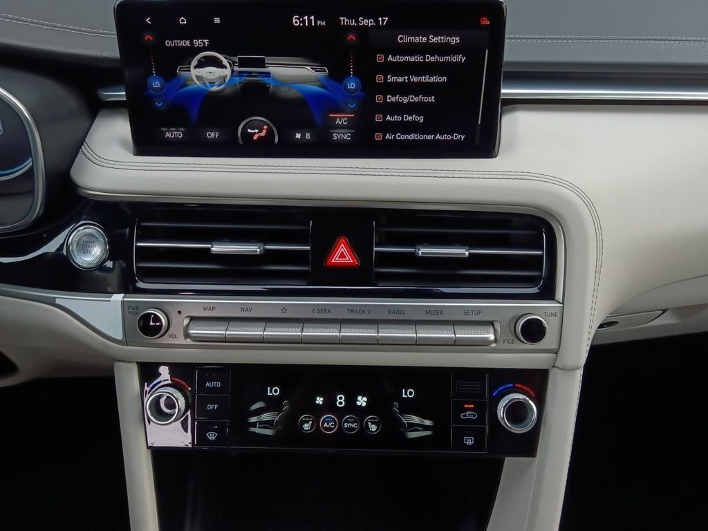 Used 2025 Genesis G70 2.5T RWD image 4