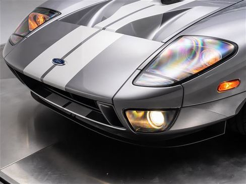 Used 2006 Ford GT RWD image 12
