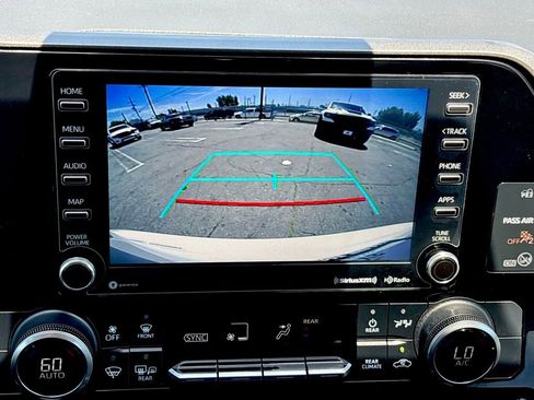 Used 2022 Toyota Highlander LE FWD image 20
