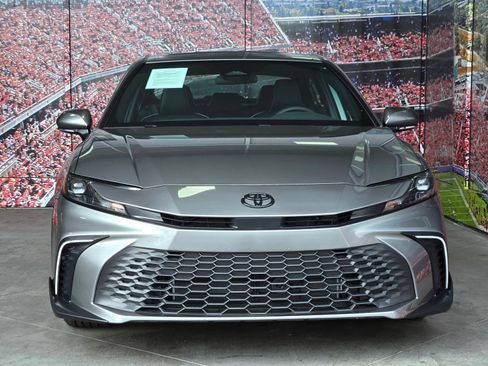 Used 2026 Toyota Camry SE FWD image 3