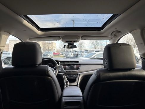 Used 2018 Cadillac XT5 Luxury w/ Driver Awareness Package image 8