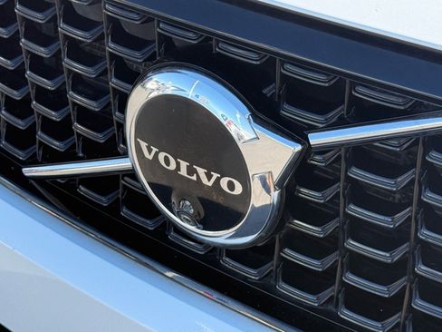 Used 2023 Volvo XC40 B4 Ultimate image 36