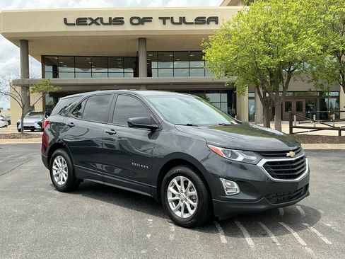 Used 2021 Chevrolet Equinox LS w/ LS Convenience Package FWD image 1