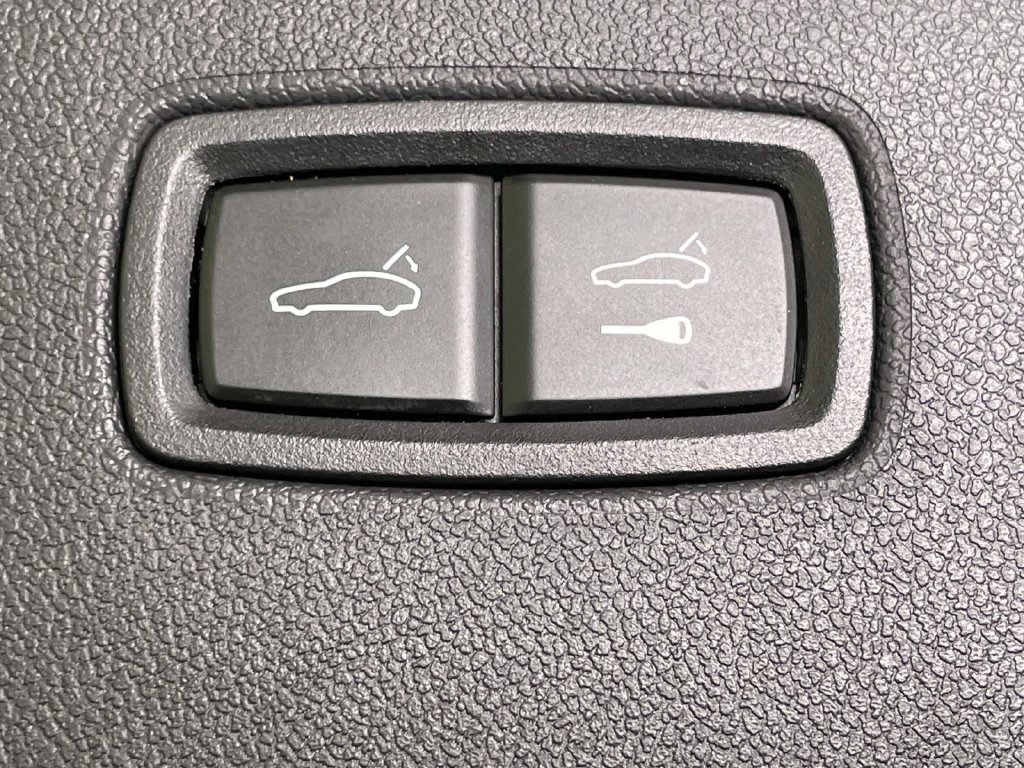 Certified 2025 Porsche Cayenne AWD/4WD image 21
