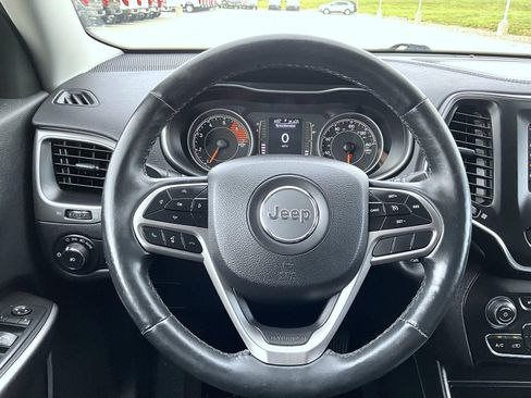 Used 2019 Jeep Cherokee Latitude Plus w/ Cold Weather Group AWD/4WD image 11
