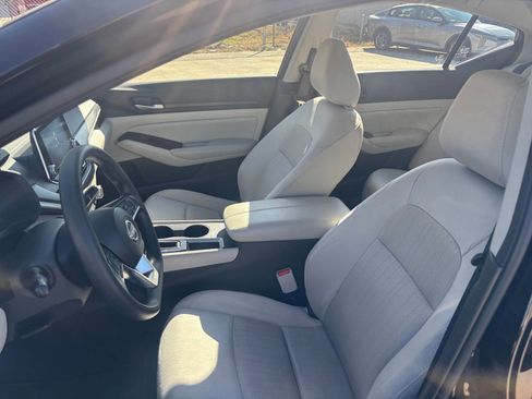Used 2025 Nissan Altima 2.5 SV image 25