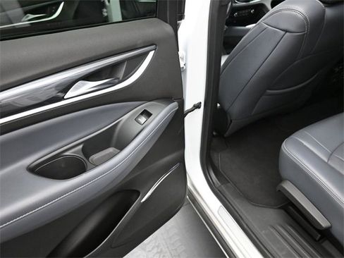 Used 2024 Buick Enclave Premium image 18