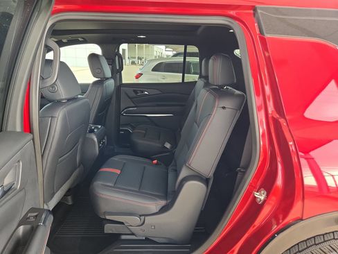 Certified 2025 Chevrolet Traverse RS w/ LPO, Floor Liner Package AWD/4WD image 11