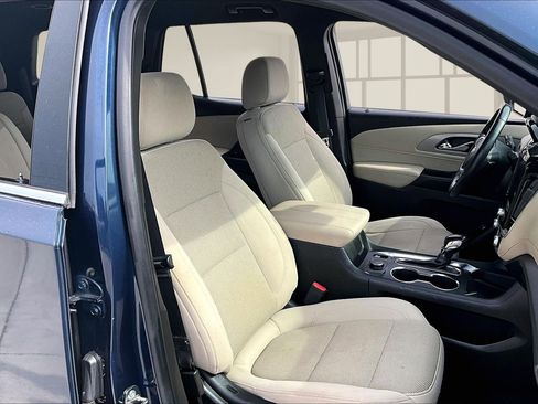 Used 2020 Chevrolet Traverse LT image 8