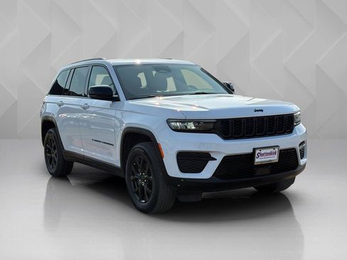 Used 2024 Jeep Grand Cherokee Altitude AWD/4WD image 3