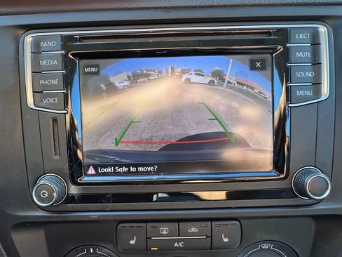 Used 2017 Volkswagen Jetta SE image 23