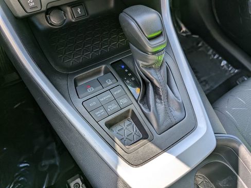 Used 2021 Toyota RAV4 XLE w/ Convenience Package image 21