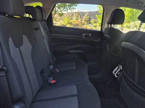 Certified 2023 Kia Sorento LX image 18