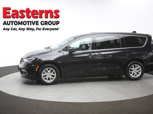Used 2023 Chrysler Pacifica Touring-L FWD image 58