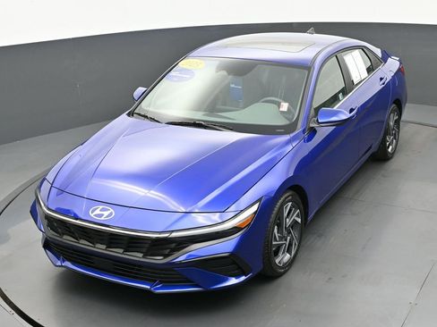 Certified 2025 Hyundai Elantra SEL image 37