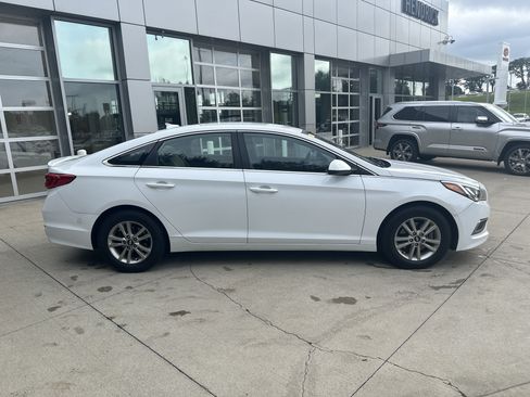 Used 2017 Hyundai Sonata SE FWD image 11