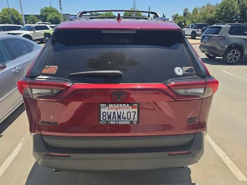 Used 2021 Toyota RAV4 XLE w/ XLE Grade Weather Package AWD/4WD image 5
