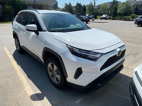 Used 2025 Toyota RAV4 XLE AWD/4WD image 2