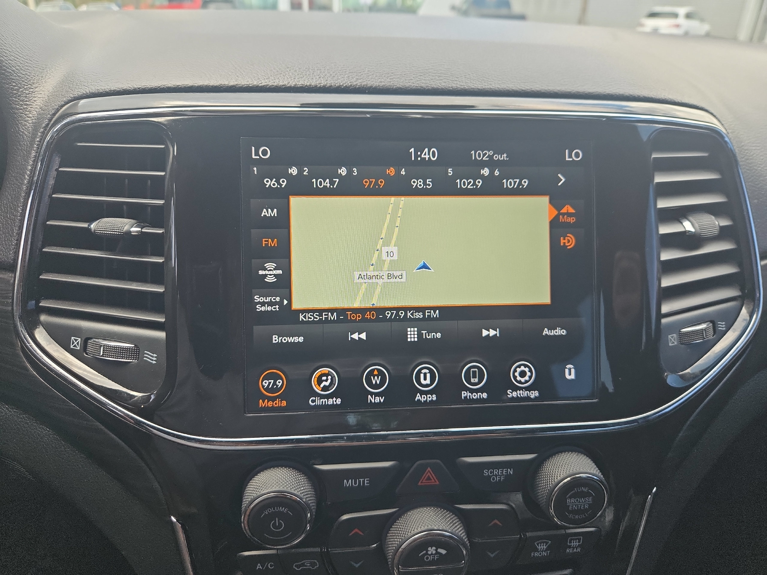 Used 2022 Jeep Grand Cherokee Laredo E RWD image 11