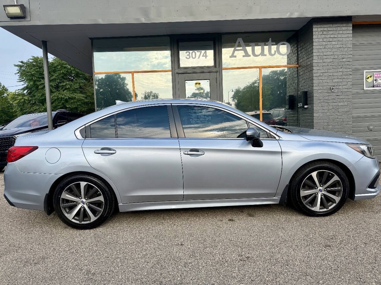 Used 2018 Subaru Legacy 2.5i Limited AWD/4WD image 2