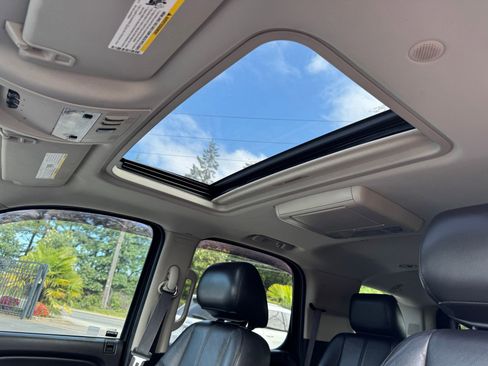 Used 2013 Chevrolet Tahoe LT w/ Luxury Package AWD/4WD image 12