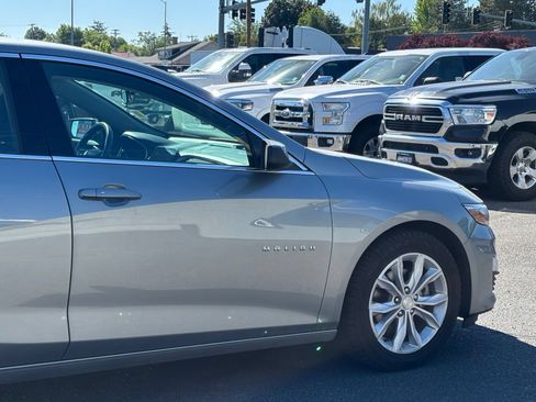 Used 2025 Chevrolet Malibu LT FWD image 4