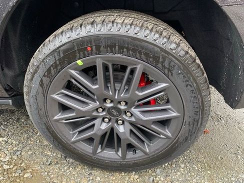 New 2025 Ford Expedition Platinum w/ Stealth Performance Package image 21