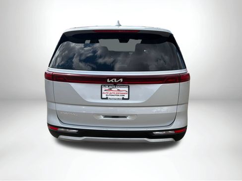 Used 2023 Kia Carnival LX FWD image 5