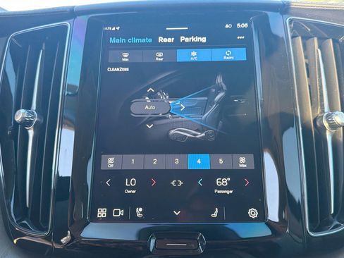 Used 2025 Volvo XC60 B5 Ultra w/ Climate Package image 34