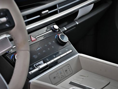 Used 2025 Hyundai Santa Fe SEL image 10