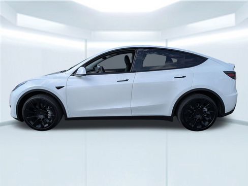 Used 2023 Tesla Model Y Long Range image 2
