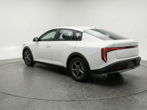 Used 2025 Kia K4 LXS image 6