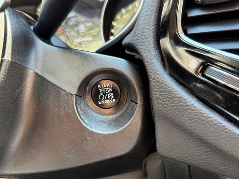 Used 2019 Jeep Compass Limited AWD/4WD image 11