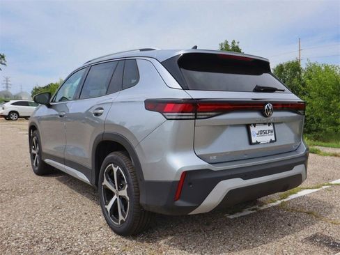 New 2025 Volkswagen Tiguan SE AWD/4WD image 3