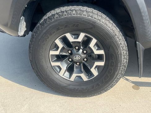 Used 2021 Toyota Tacoma TRD Off-Road image 9