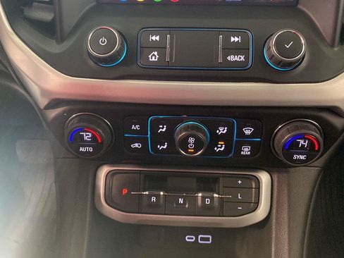 Used 2023 GMC Acadia SLT w/ LPO, Floor Liner Package FWD image 14