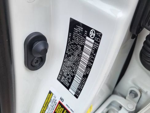 Used 2019 Toyota Corolla SE w/ Carpet Mat Package (TMS) FWD image 28