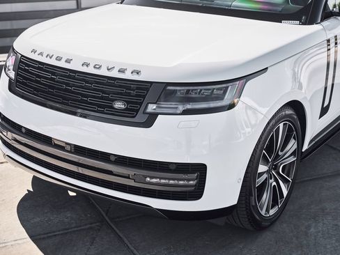 Used 2025 Land Rover Range Rover SE AWD/4WD image 6