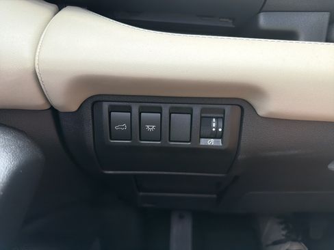 Used 2025 Subaru Ascent Limited w/ Popular Package #2 AWD/4WD image 32