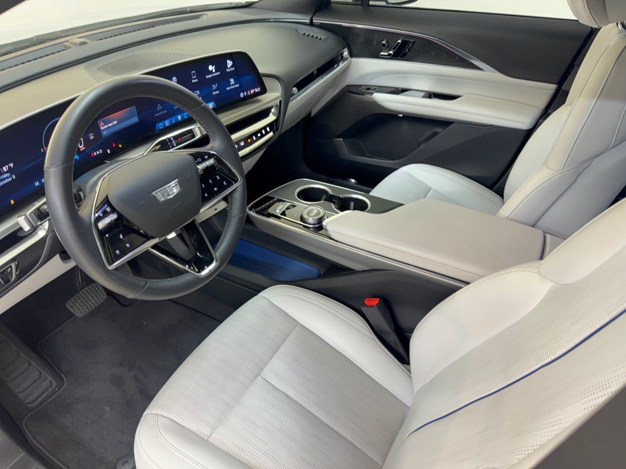 Certified 2024 Cadillac Lyriq Sport w/ LPO, Floor Liner Package AWD/4WD image 4