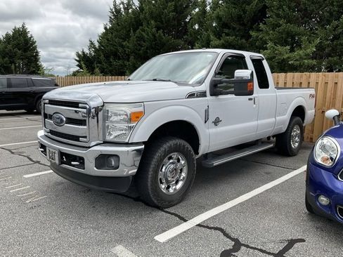 Used 2016 Ford F250 Lariat w/ Chrome Package image 3