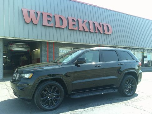 Used 2018 Jeep Grand Cherokee Altitude AWD/4WD image 1