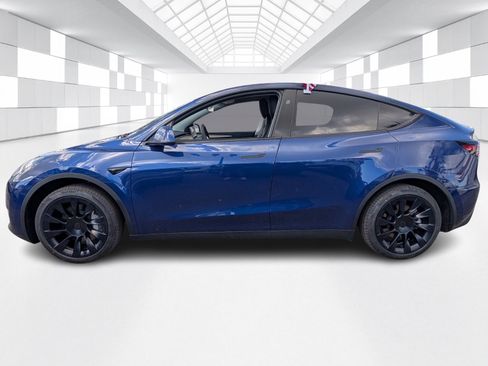 Used 2024 Tesla Model Y 2WD image 4