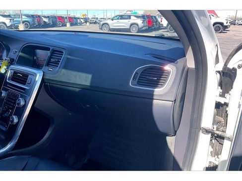 Used 2016 Volvo V60 T5 Cross Country w/ Convenience Package image 18