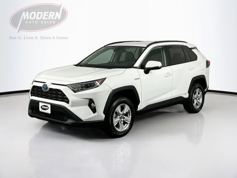 Used 2021 Toyota RAV4 XLE image 1