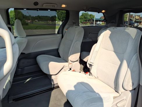 Used 2020 Toyota Sienna LE FWD image 16