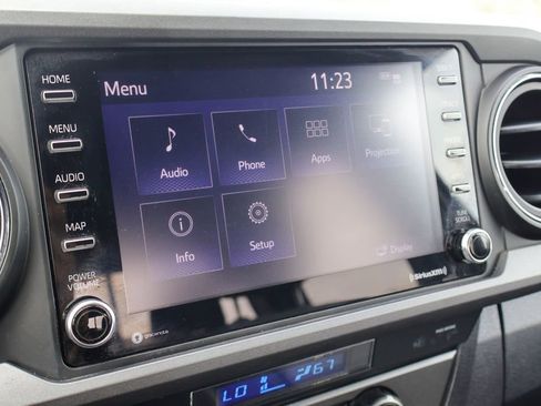 Used 2022 Toyota Tacoma TRD Off-Road w/ Technology Package image 5