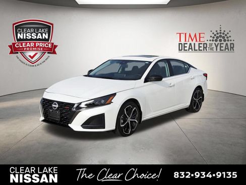 Used 2025 Nissan Altima 2.5 SR w/ SR Premium Package FWD image 3